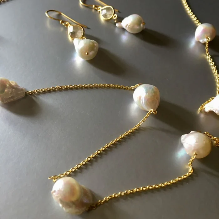 Elegant Simulated Pearl Chain Necklace - Image 4