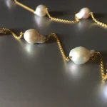 Elegant Simulated Pearl Chain Necklace - Image 3