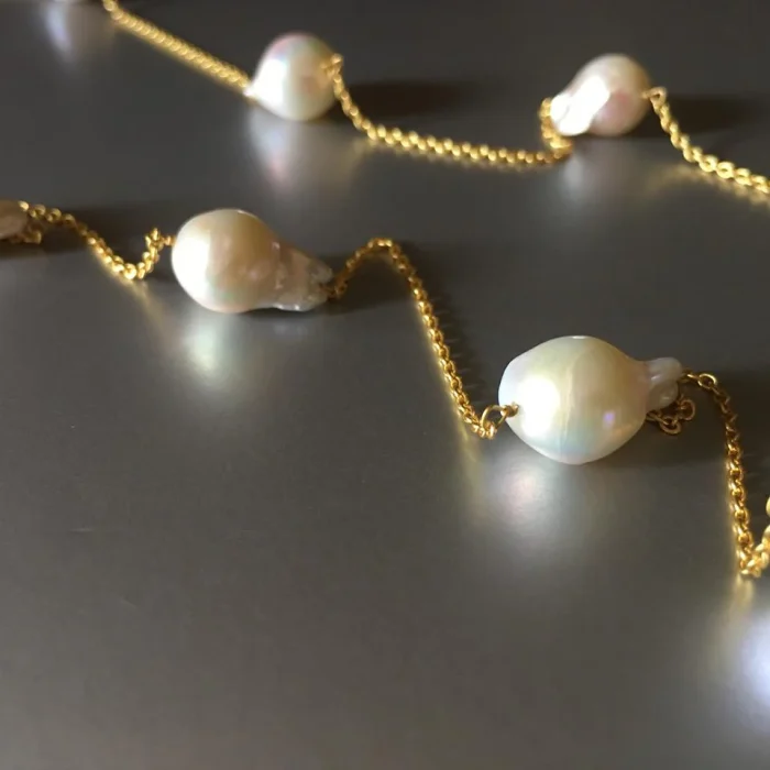 Elegant Simulated Pearl Chain Necklace - Image 3