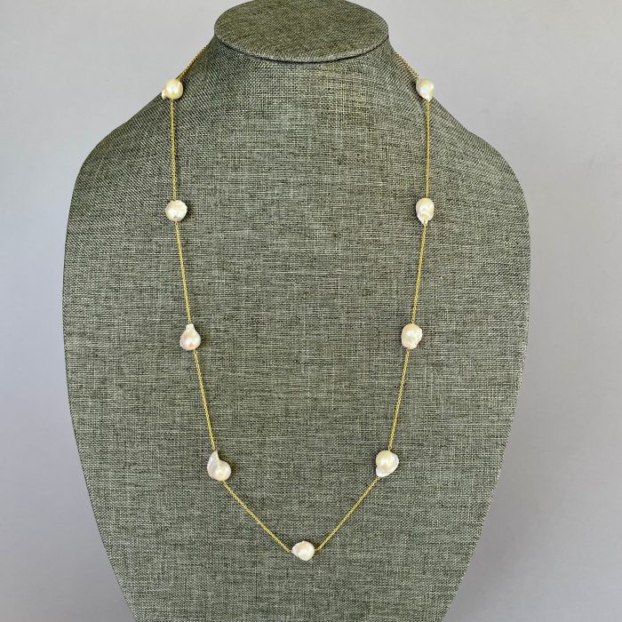 Elegant Simulated Pearl Chain Necklace - Image 1