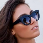 Stylish Rectangular Glasses - Image 3