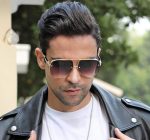 Stylish Gold-Toned Gradient Aviator Sunglasses - Image 11