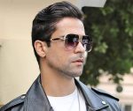 Stylish Gold-Toned Gradient Aviator Sunglasses - Image 2